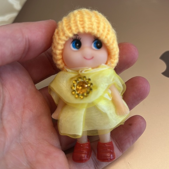 Elf toddler baby shelf doll mini toy yellow gem - Picture 3 of 8